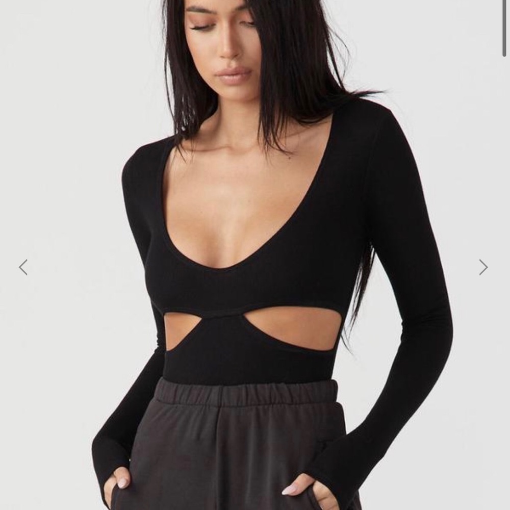 FITTED CUTOUT LONG SLEEVE